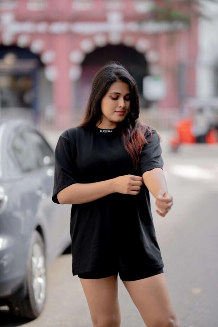 Lugerr High-neck Oversized Tee