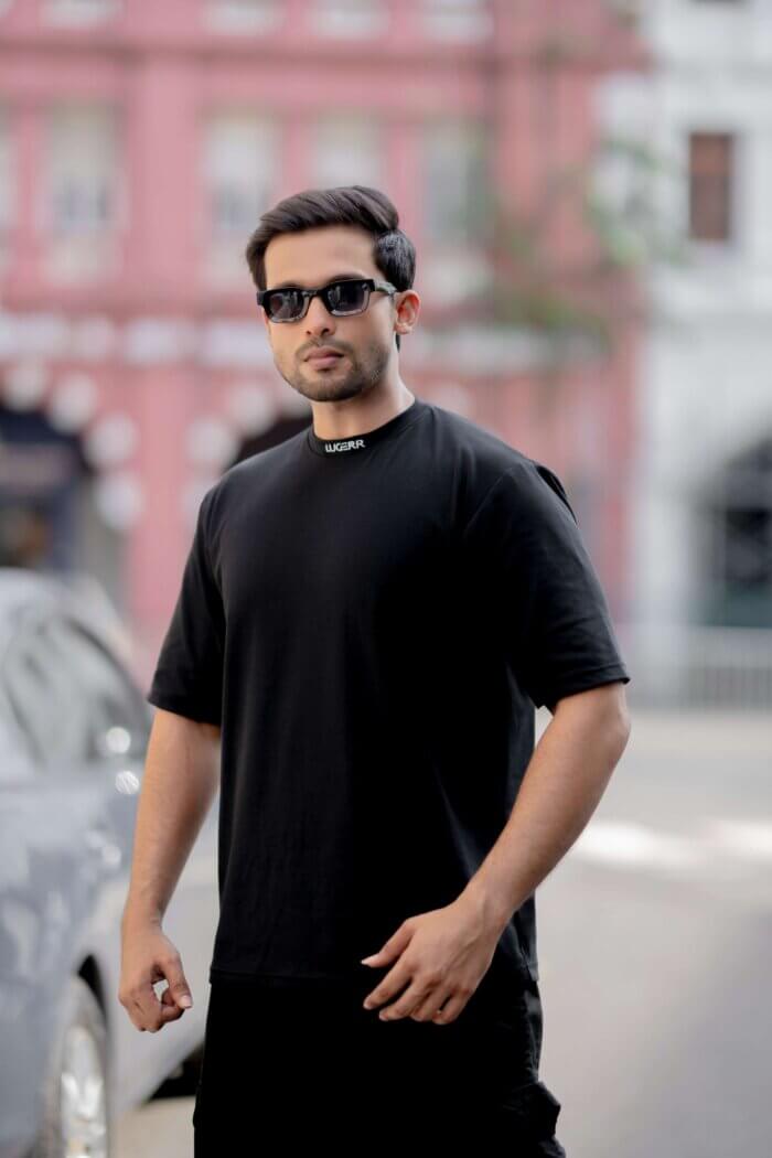 Lugerr High-neck Oversized Tee - Black - Image 2