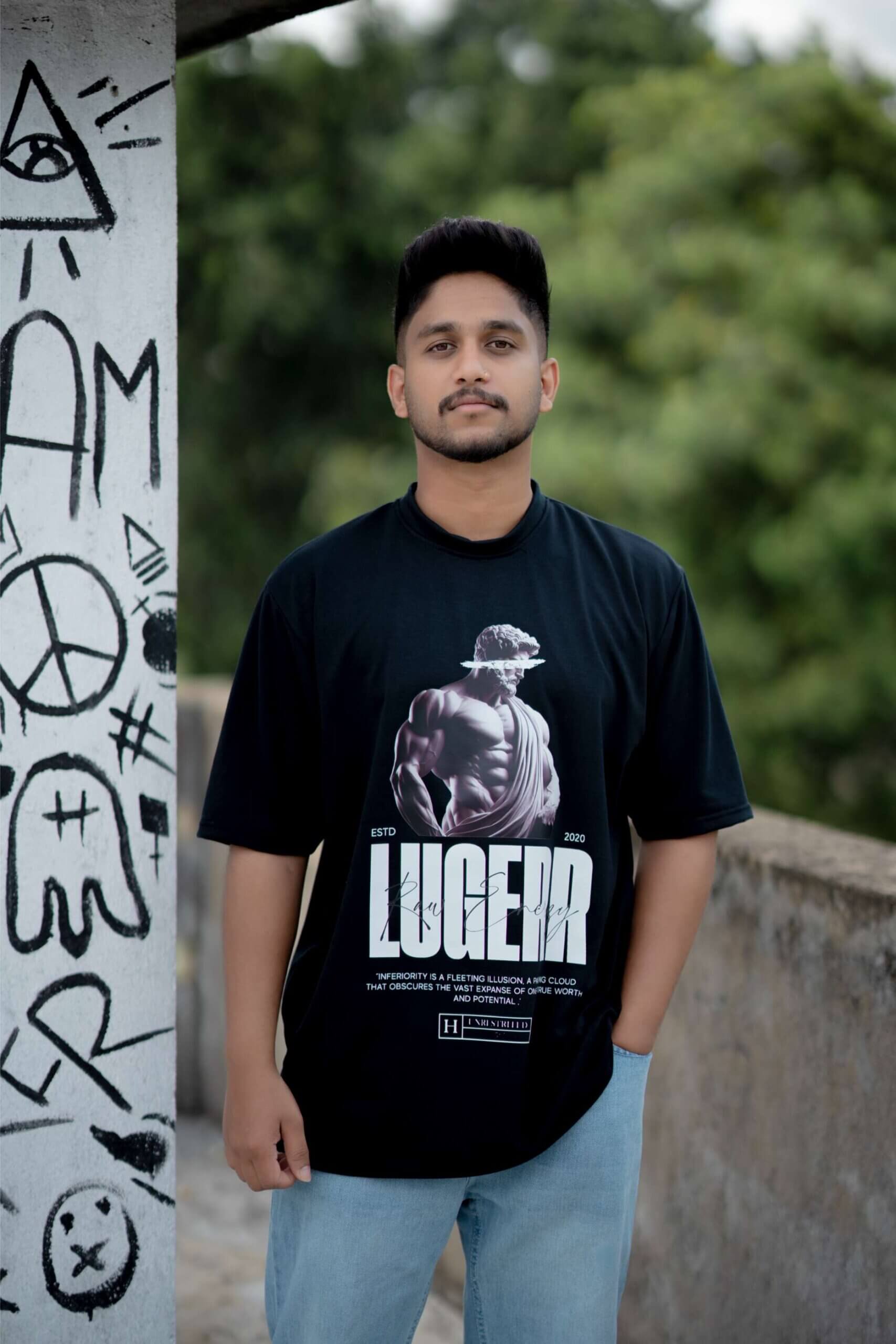 Lugerr Raw Energy high neck oversized tee – Black